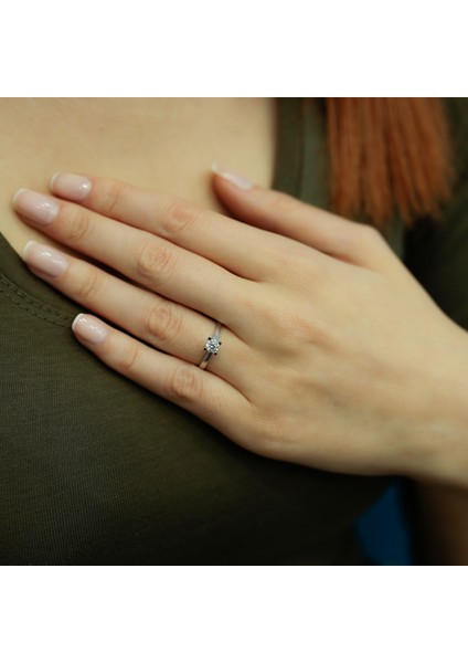 Lova G Renk 0,27 Karat Pırlanta Tektaş Yüzük 1040024