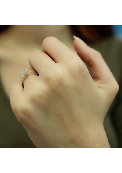 Lova H Renk 0,21 Karat Pırlanta Tektaş Yüzük 1050012