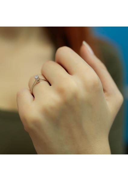 Lova G Renk 0,18 Karat Pırlanta Tektaş Yüzük 1040038