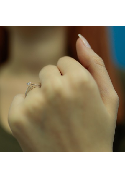 Lova G Renk 0,13 Karat Pırlanta Tektaş Yüzük 1040022