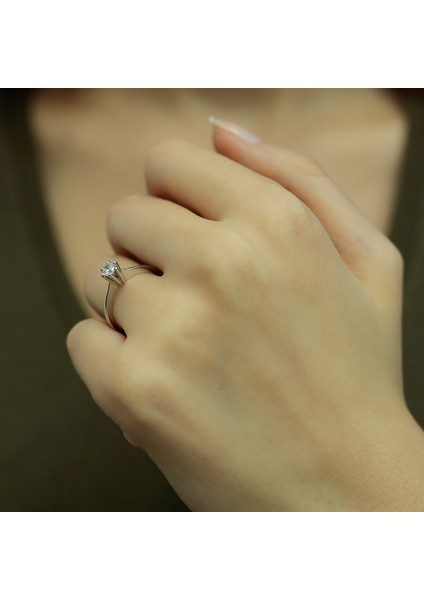 Lova F Renk 0,24 Karat Pırlanta Tektaş Yüzük 1040047