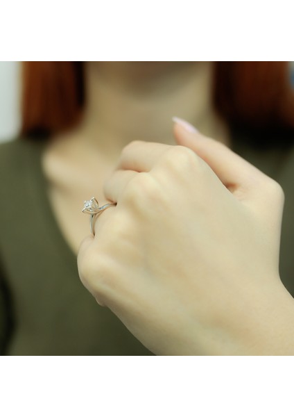 Lova 0,50 Karat Efektli Pırlanta Tektaş Yüzük 1070096 modelleri