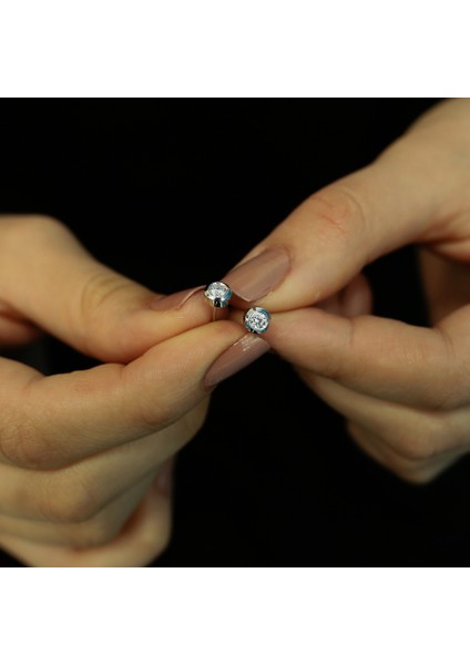 Lova 0,32 Karat Pırlanta Tektaş Küpe 3040019