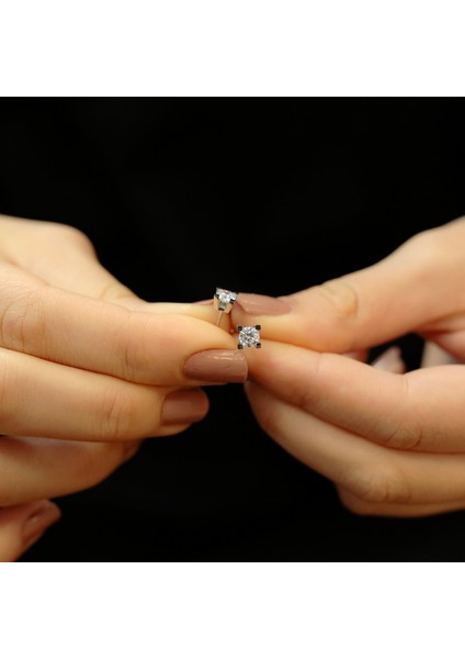 Lova 0,80 Karat Pırlanta Tektaş Küpe 3010004