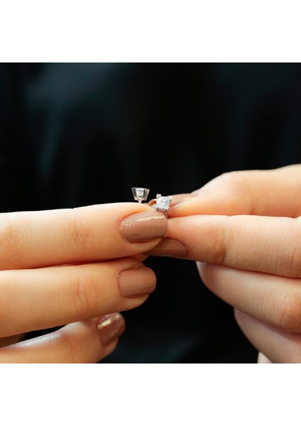 Lova 0,52 Karat Pırlanta Tektaş Küpe 3010003