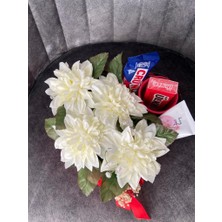 Eloza Floral Art Ithal Yapay Çiçeklerle ve Çikolata ve Kupa ile Hazırlanan Kalpli Hediye Kutusu