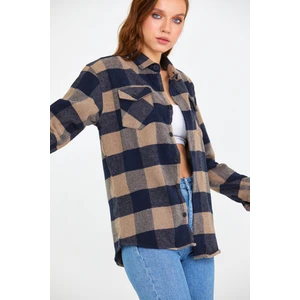 Tarz Cool Kahverengi Kadın Slim Fit Düğmeli Yaka Çift Cepli Oduncu Ekose Gömlek