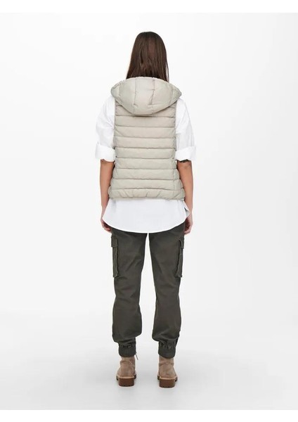 Markasız Only 15205760 Kapsonlu 2 Cep Sısme Yelek Krem-Xs