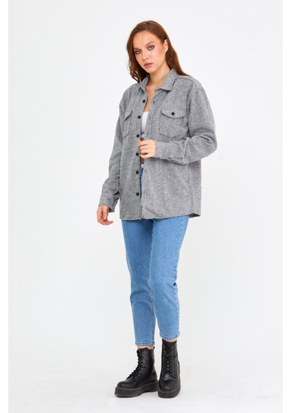 Gri Kadın Slim Fit Düğmeli Yaka Çift Cepli Oduncu Düz Gömlek fiyatları
