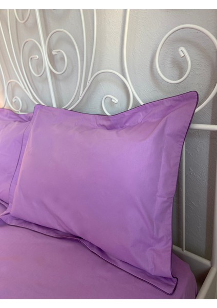 Pembe Renkli Kenarları Işleme Detaylı Yastık Kılıfı