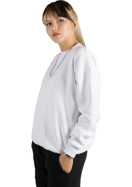 Kadın Beyaz Oversize Üç Iplik Şardonlu Bisiklet Yaka Sweatshirt 22K-5200177-5