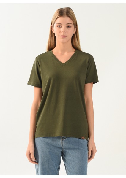 V Yaka Düz Haki Kadın T-Shirt DTKTS04503 Haki