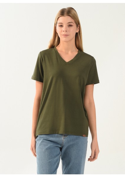 V Yaka Düz Haki Kadın T-Shirt DTKTS04503 Haki fırsatları