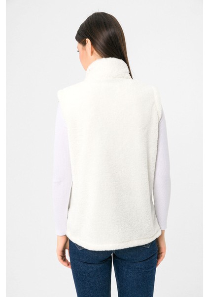 Kadın Ekru Dik Yaka Fermuarlı Peluş Yelek indirimleri