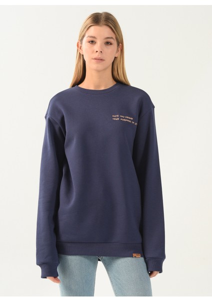 Bisiklet Yaka Nakışlı Lacivert Kadın Sweatshirt DT10063-1 Lacivert