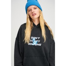 Trendiz Exclusive Don't Trust Anyone Yıkamalı Sweatshirt Antrasit