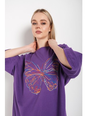 Trendseninle Kadın Oversize T-Shirt Ön Lazer Kelebek Baskılı Tişört