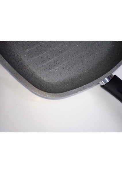 Oluklu Granit Teflon Grill 28CM Kare 8mm Döküm Tava Efsane Alman Greblon Izgara Yanmaz Yapışmz Yüzey fiyatları