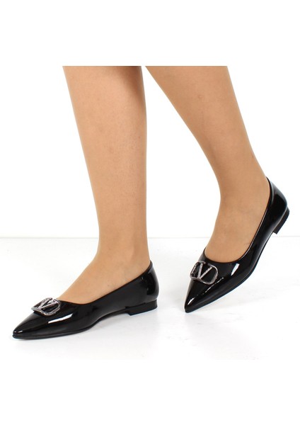 Kadın Siyah Tokalı Sivri Burun Rugan Deri Babet indirimleri