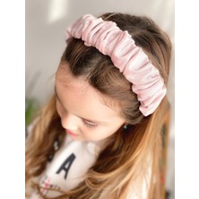 Queen Aksesuar Kadife Parlak Büzgülü Pileli Geniş Taç Kadın Çocuk Tacı Pudra Pembe