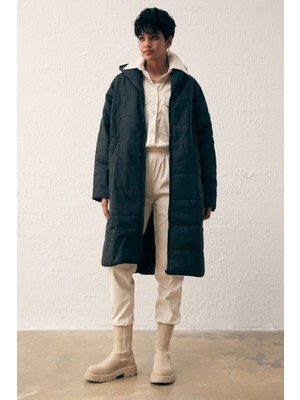 Sateen Oversize Kapüşonlu Şişme Mont - Siyah