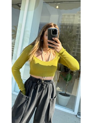 Pelin Yıldız Butik Geniş Yaka Detaylı Uzun Kol Crop Triko Body-Yeşil