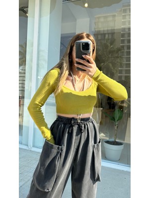 Pelin Yıldız Butik Geniş Yaka Detaylı Uzun Kol Crop Triko Body-Yeşil