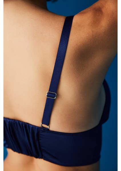 Lacivert Saten Kuşgözü Detaylı Üçgen Görünümlü Bralet fırsatları