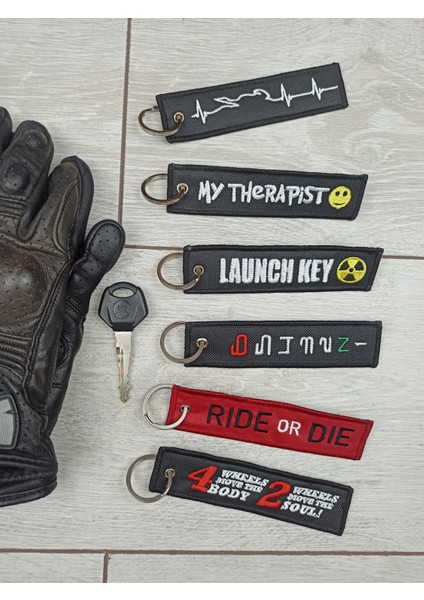 4 Wheels Move The Body 2 Wheels Move The Soul Motorcu Kumaş Anahtarlık indirimleri