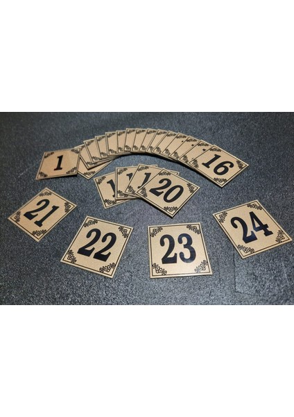 Kapı Numaraları No 1 Den 24 E 4x4 cm Yapışkanlı Metalik Altınsarı Üzeri Siyah Baskı