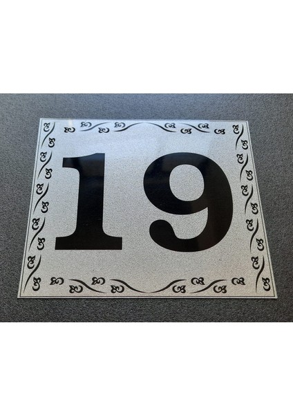 Kapı Numarası 10X12 cm Metalik Gümüş Gri Üzeri Siyah Baskı Kendinden Yapışkanlı No:19