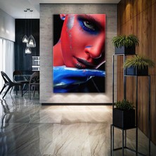 Kırmızı Ve Mavi Makyajlı Gümüş Ojeli Kadın Make Up Dekoratif Dikey Kanvas Tablo