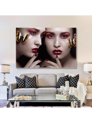 Kırmızı Kapı Önünde Ayakkabı Ve Çanta Kadıni Dekor Yatay Kanvas Tablo