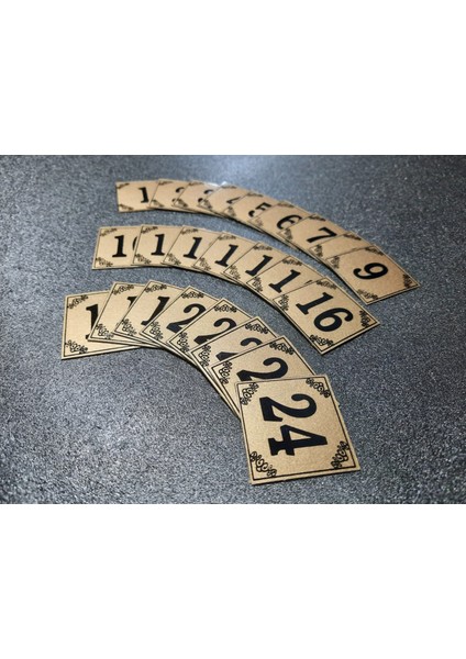 Kapı Numaraları 3x3 cm Metalik Altınsarı Üzeri Siyah Baskı Yapışkanlı No 1 Den 24 E