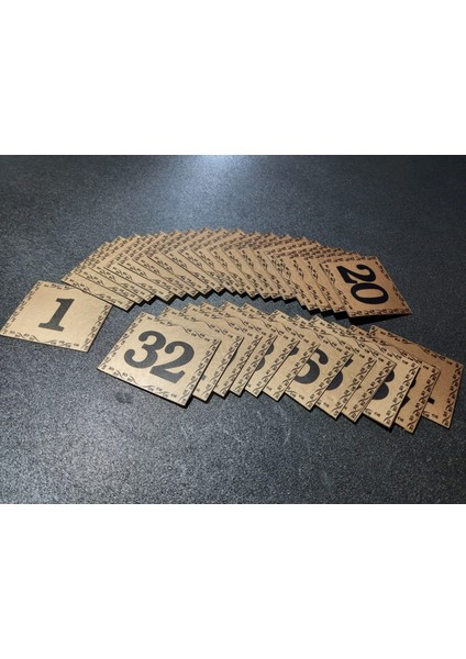 Kapı Numarası 5.5x6.5 cm Metalik Altın Sarı Üzeri Siyah Baskı Kendinden Yapışkanlı No:1 Den 32’e