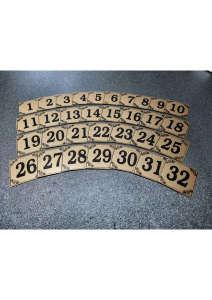 Kapı Numaraları 3x3 cm Metalik Altınsarı Üzeri Siyah Baskı Yapışkanlı No 1 Den 32E