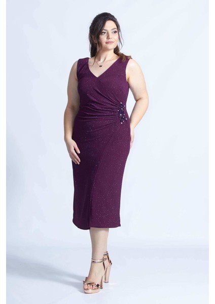 8005 Mürdüm Simli Esnek Kumaş Beli Işlemeli Büyük Beden Elbise