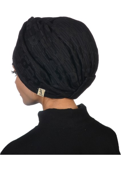 Twisted Circle Black Geometri Desen Siyah Renkli El Yapımı Esnek Kumaşlı Şık Bone