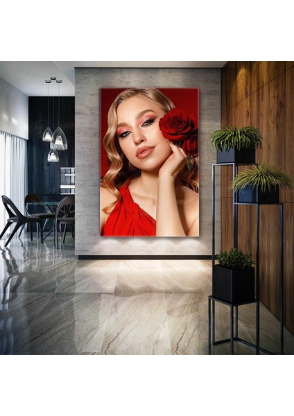 Kırmızı Tonlarında Makyajlı Kırmızı Gül Kuaför Make Up Kuaför Kanvas Tablo