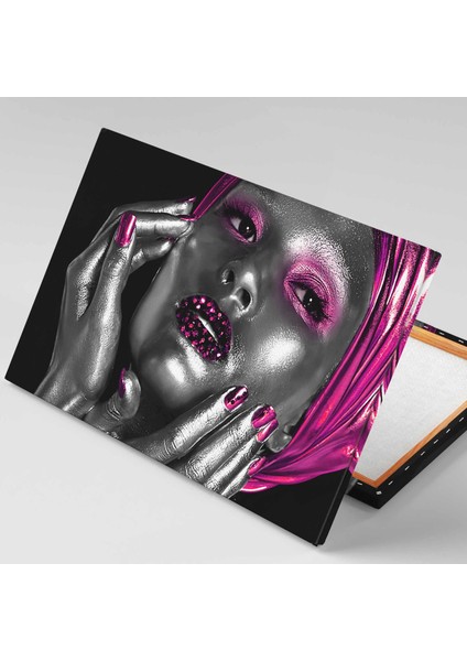 Gümüş ve Pembe Makyajlı ve Saç Aksesuarlı Dudakları Pırıltılı Manken Kanvas Tablo fiyatları