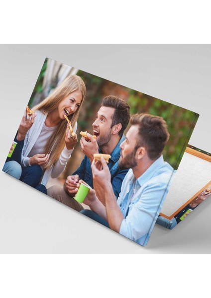 Pizza Yiyen Arkadaş Grubu Eğlence Pizzacı Fast Food Kanvas Tablo