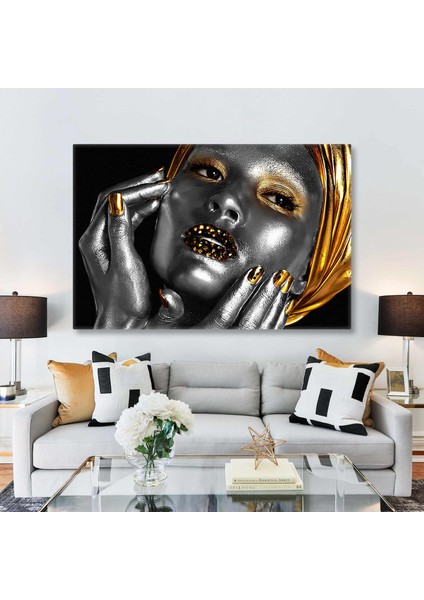 Gümüş ve Gold Makyajlı ve Saç Aksesuarlı Dudakları Pırıltılı Manken Kanvas Tablo