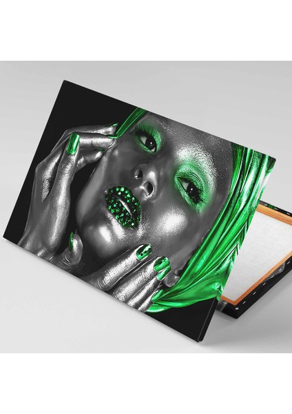 Gümüş ve Yeşil Makyajlı ve Saç Aksesuarlı Dudakları Pırıltılı Manken Kanvas Tablo fiyatları
