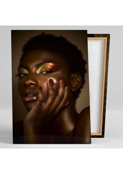 Gold ve Kırmızı Göz Makyajı Simli Kırmızı Ojeli Kadın Make Up Kanvas Tablo