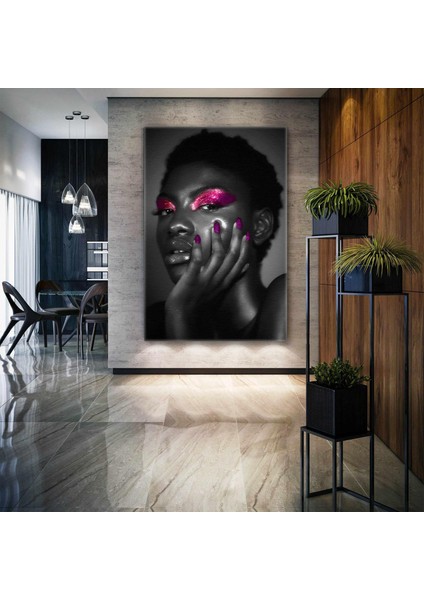 Pembe Göz Makyajı Simli Mor Ojeli Kadın Siyah Beyaz Make Up Kanvas Tablo