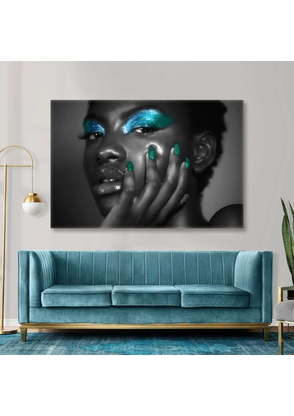 Mavi Göz Makyajı Simli Yeşil Ojeli Kadın Siyah Beyaz Make Up Kanvas Tablo