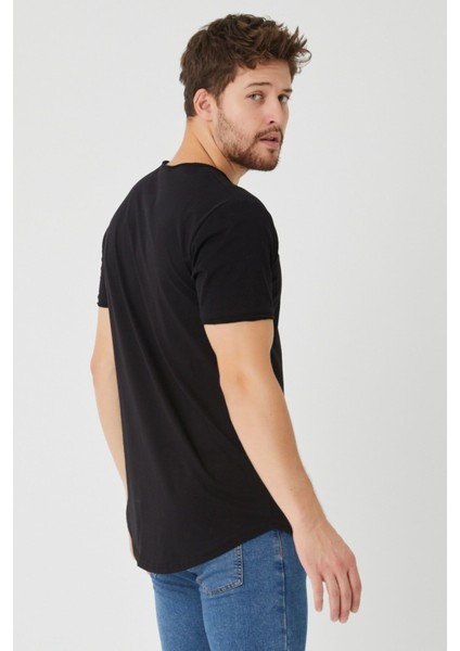 Siyah Erkek Oval Kesim Slim Fit Pis Yaka Salaş T-Shirt fiyatları