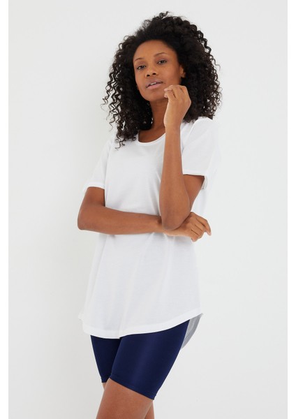 Women Beyaz Pis Yaka Salaş T-SHIRT-XKTCPS001R15S modelleri
