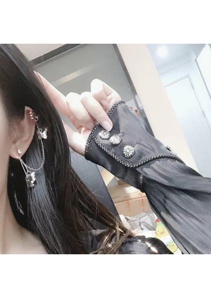 Üstten Deliksiz Yıldız Sallantılı Kıkırdak Küpe modelleri