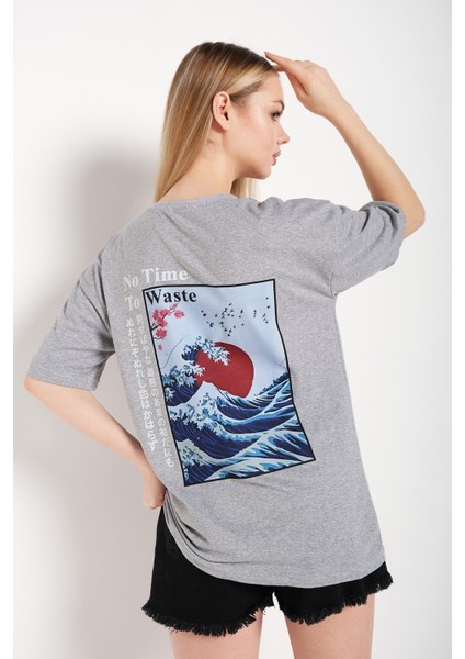 Kadın Oversize Japanese Sırt Baskılı T-Shirt